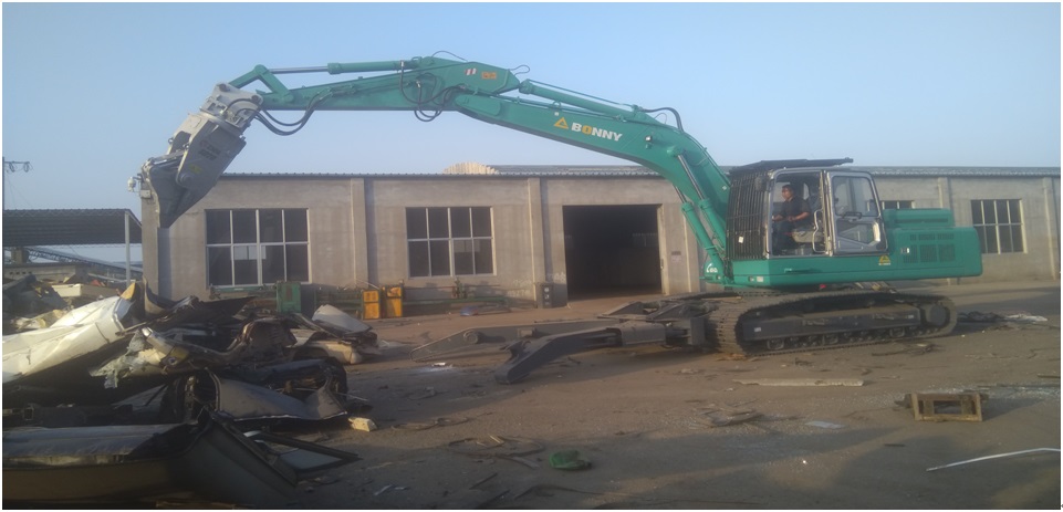 報廢汽車拆解機，電動報廢汽車拆解機.jpg