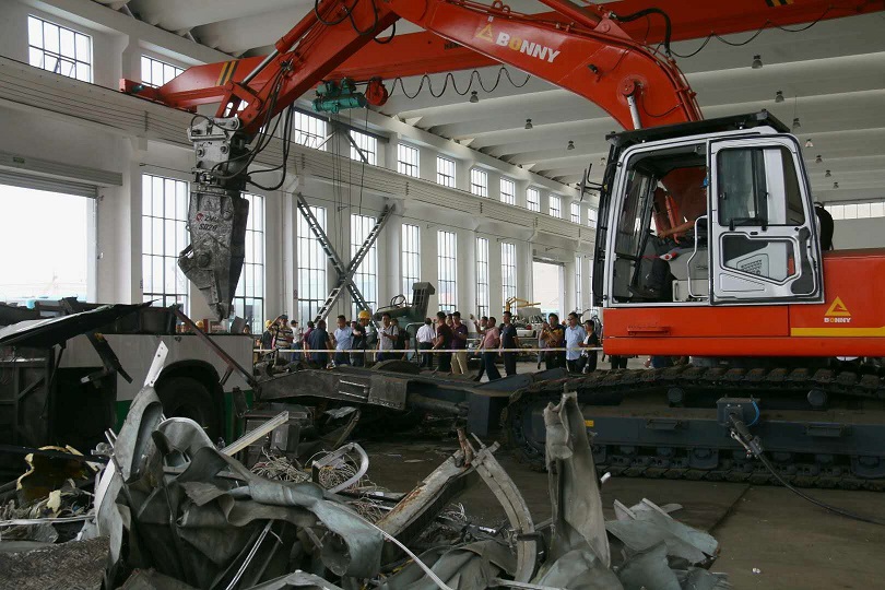 1530255705347223.jpg 報(bào)廢汽車拆解機(jī).jpg