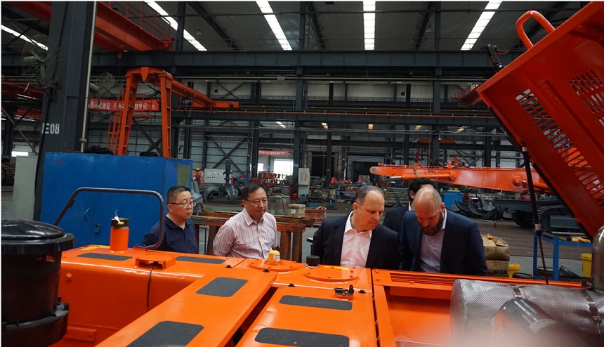 1564626957677535.jpg 邦立重機外商參觀.jpg