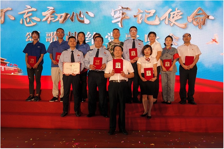 邦立重機(jī)獲獎(jiǎng).jpg 邦立重機(jī)獲獎(jiǎng).jpg