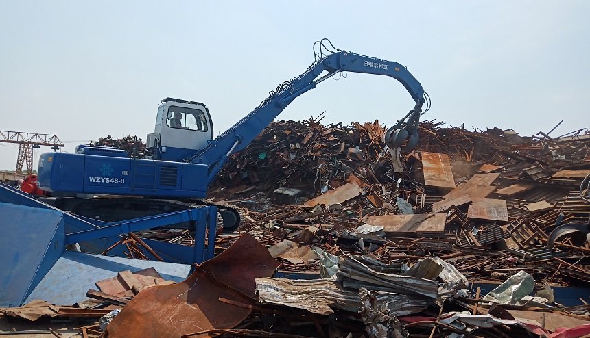 抓鋼機(jī).jpg 抓鋼機(jī).jpg