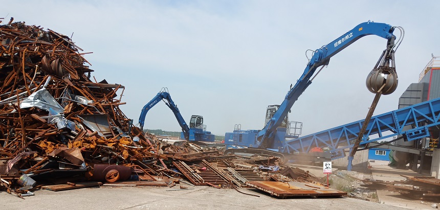 雙動(dòng)力抓鋼機(jī).jpg 雙動(dòng)力抓鋼機(jī).jpg