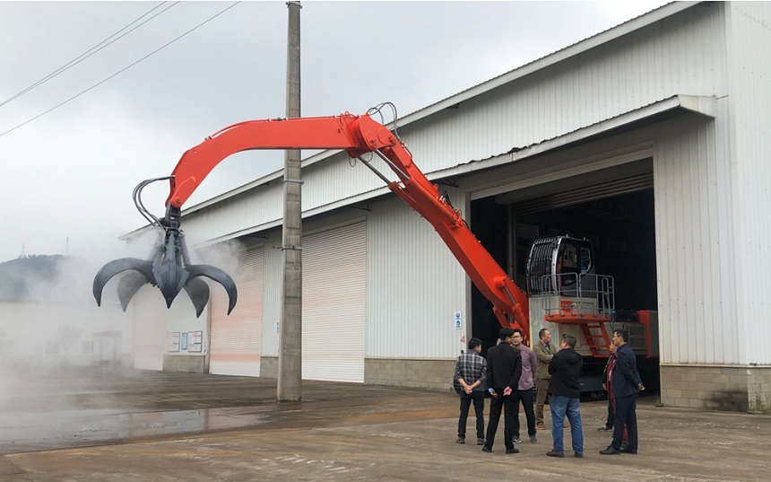 抓料機噴淋系統(tǒng).jpg 抓料機噴淋系統(tǒng).jpg