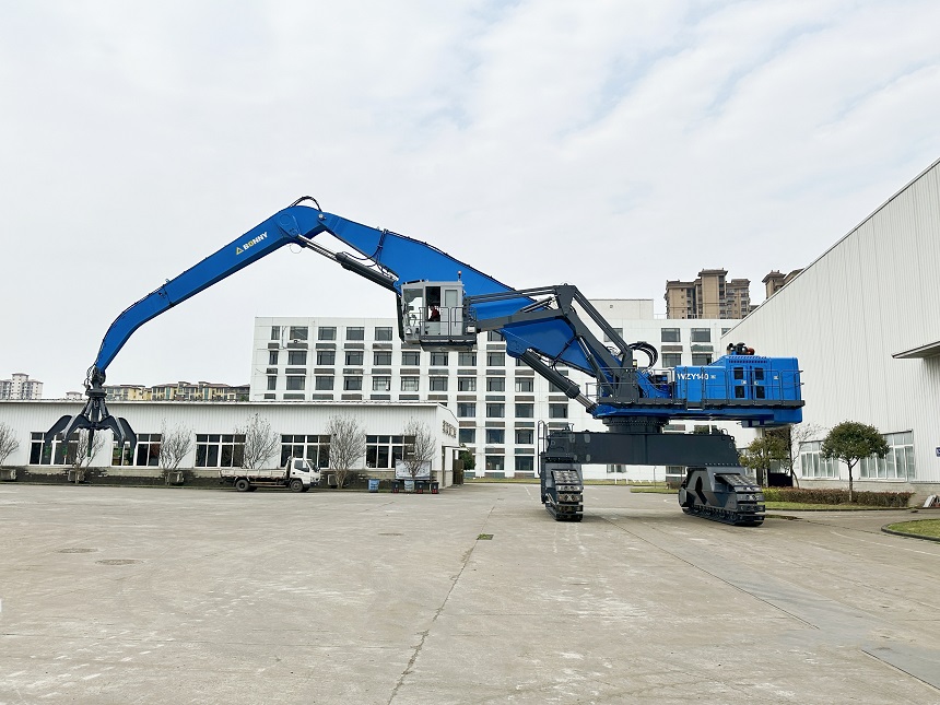 抓料機(jī).jpg 抓料機(jī).jpg