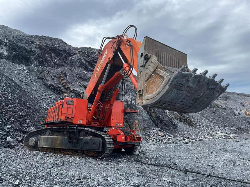 挖掘機(jī).jpg 挖掘機(jī).jpg